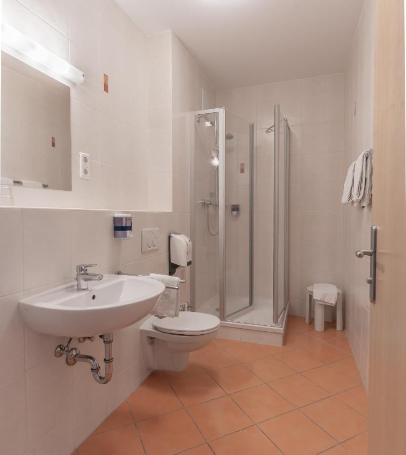 Hotel Kindler 2,0 Self-Check-In ลีโอเบน ภายนอก รูปภาพ