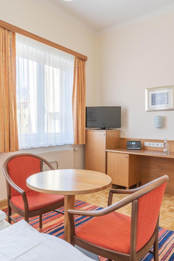 Hotel Kindler 2,0 Self-Check-In ลีโอเบน ภายนอก รูปภาพ