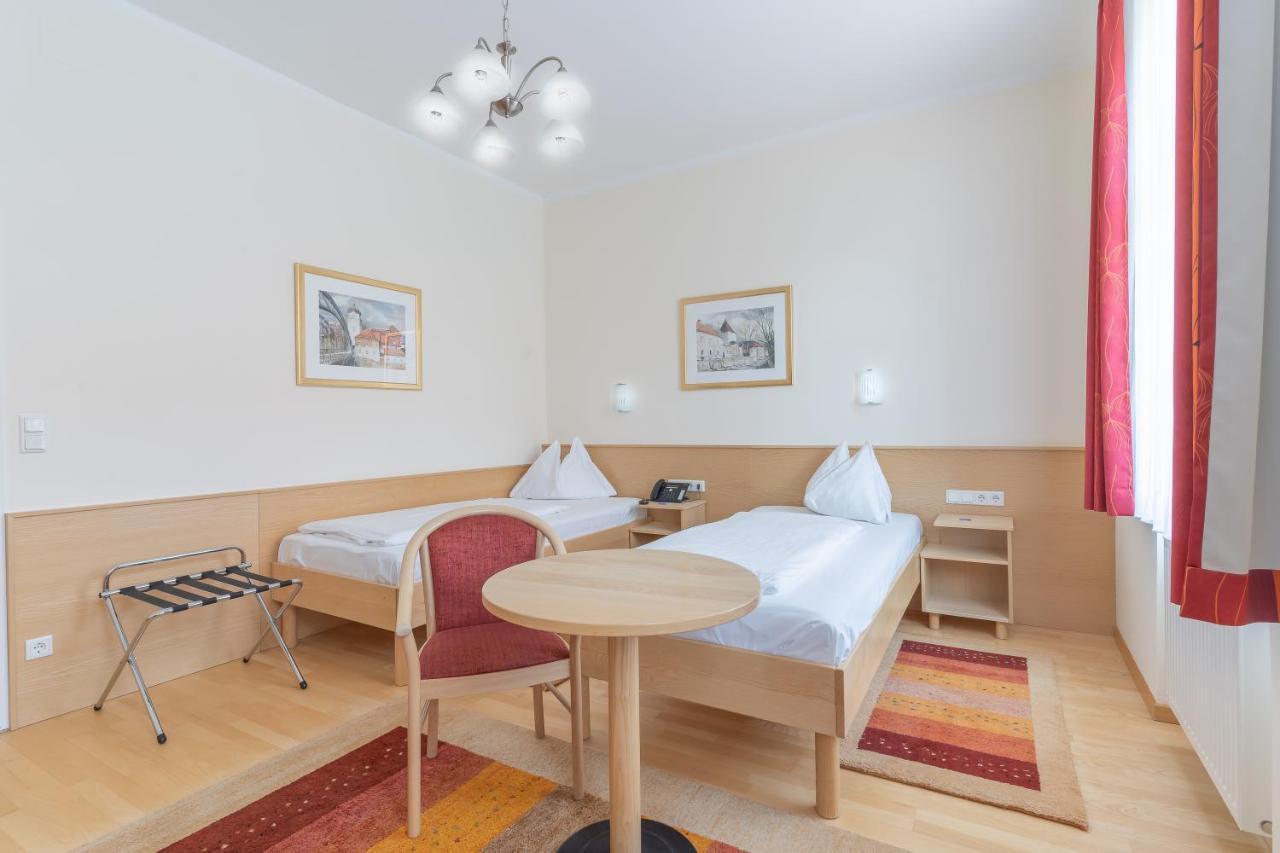 Hotel Kindler 2,0 Self-Check-In ลีโอเบน ภายนอก รูปภาพ