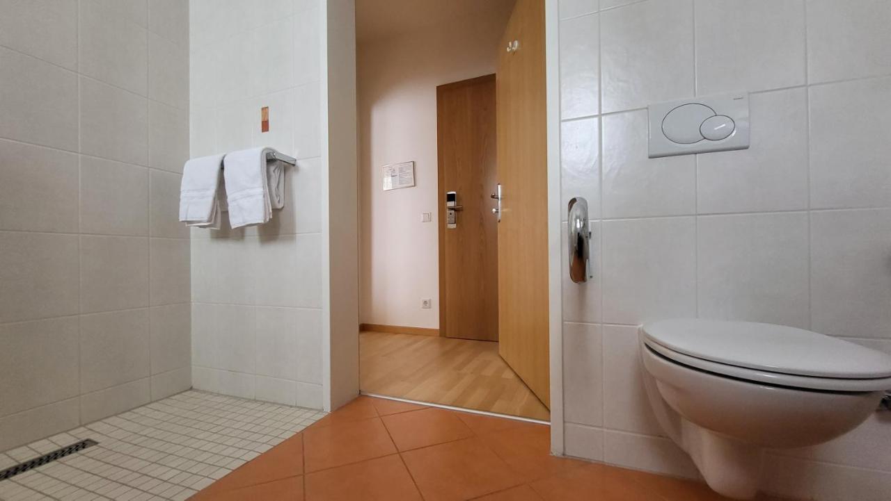 Hotel Kindler 2,0 Self-Check-In ลีโอเบน ภายนอก รูปภาพ