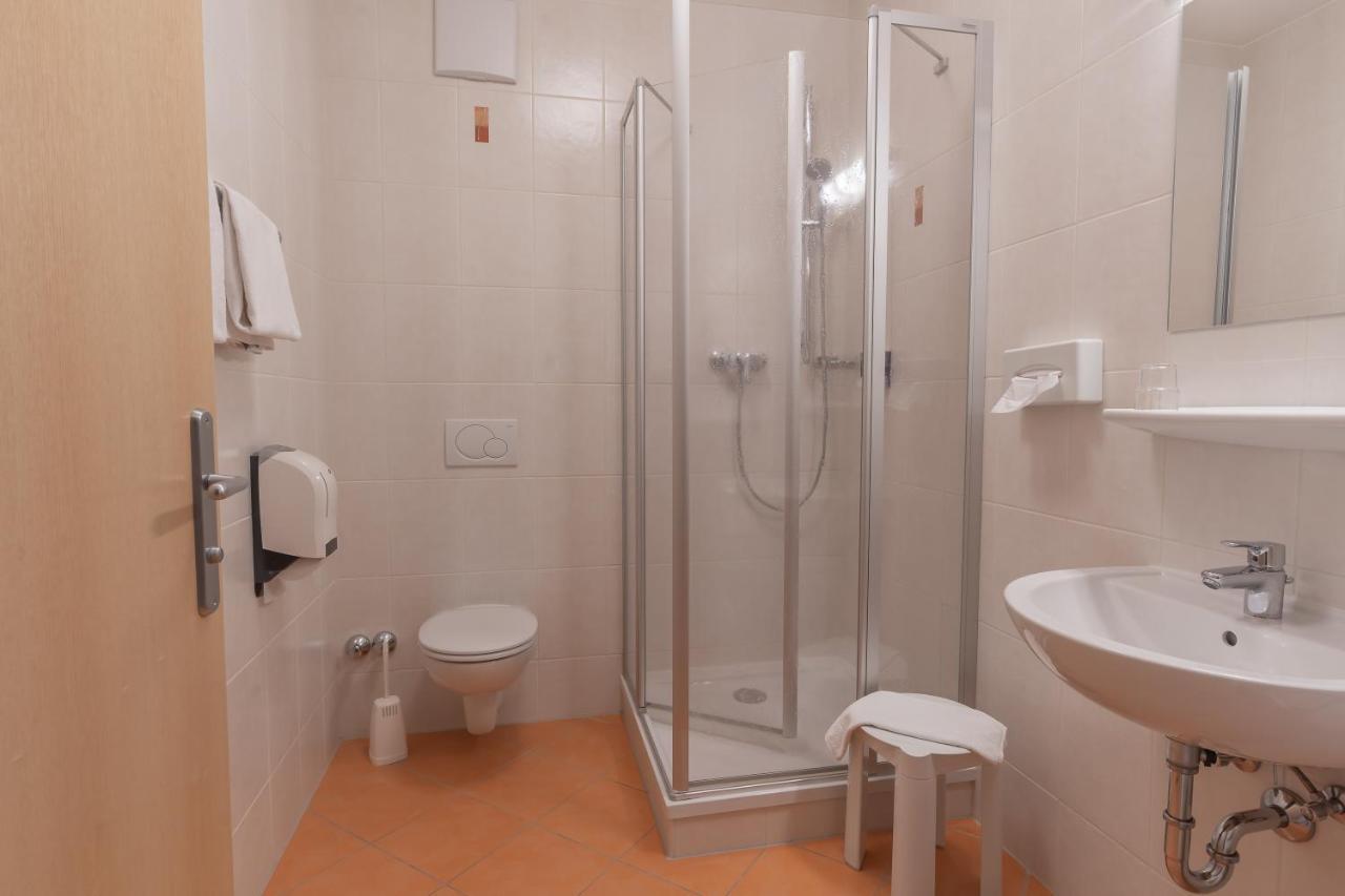 Hotel Kindler 2,0 Self-Check-In ลีโอเบน ภายนอก รูปภาพ