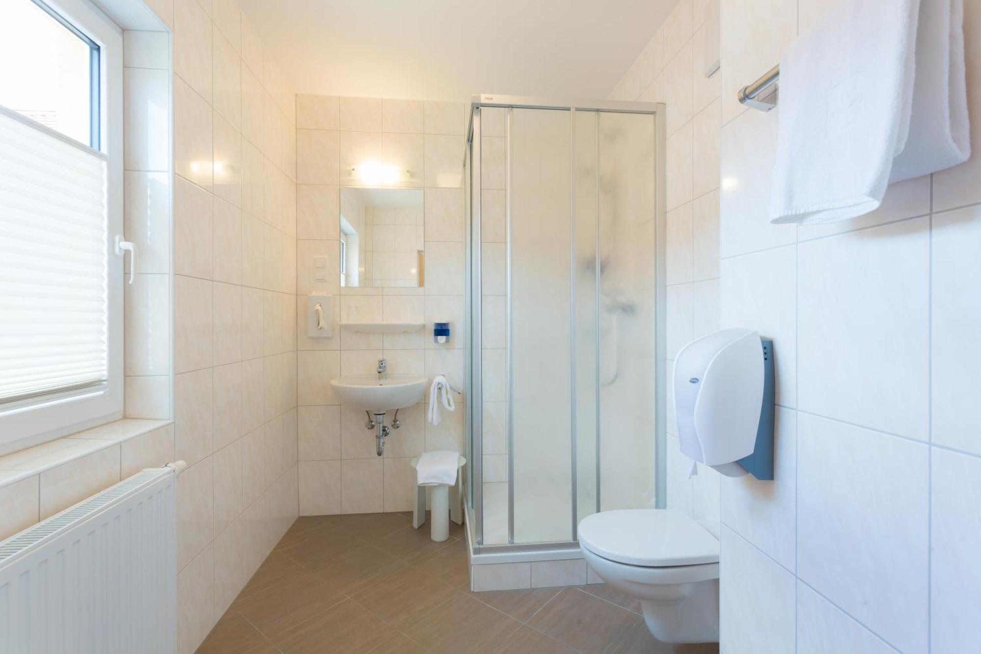 Hotel Kindler 2,0 Self-Check-In ลีโอเบน ภายนอก รูปภาพ