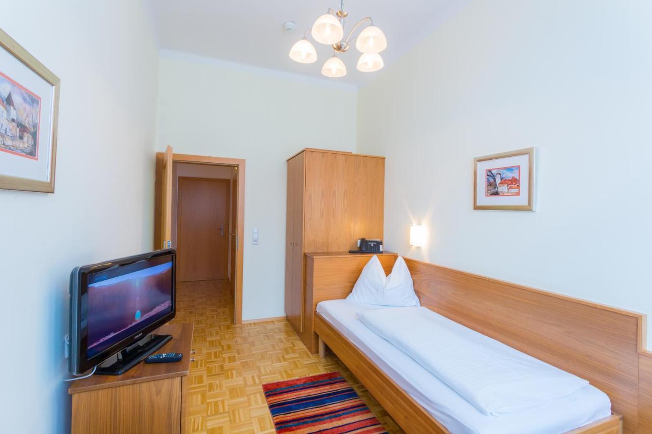 Hotel Kindler 2,0 Self-Check-In ลีโอเบน ภายนอก รูปภาพ