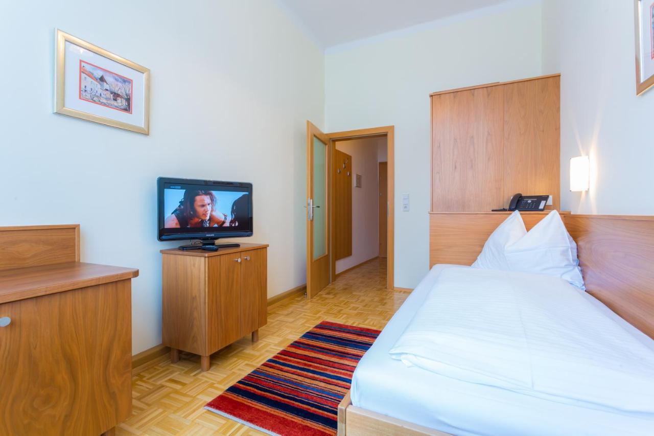 Hotel Kindler 2,0 Self-Check-In ลีโอเบน ภายนอก รูปภาพ