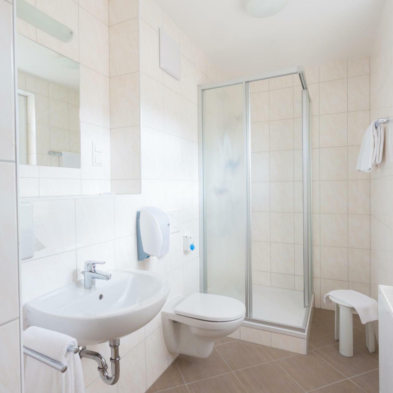 Hotel Kindler 2,0 Self-Check-In ลีโอเบน ภายนอก รูปภาพ