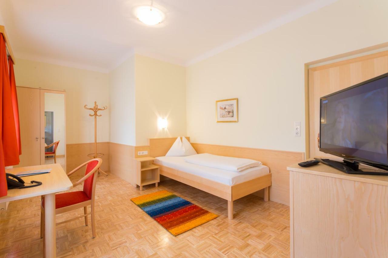 Hotel Kindler 2,0 Self-Check-In ลีโอเบน ภายนอก รูปภาพ